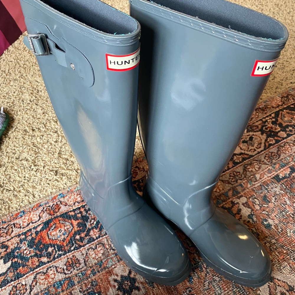 Hunter Women's Gray Rain Boots - Picture 2 of 8
